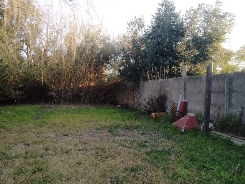 Casa en Berisso 124 entre 14 y 15. .